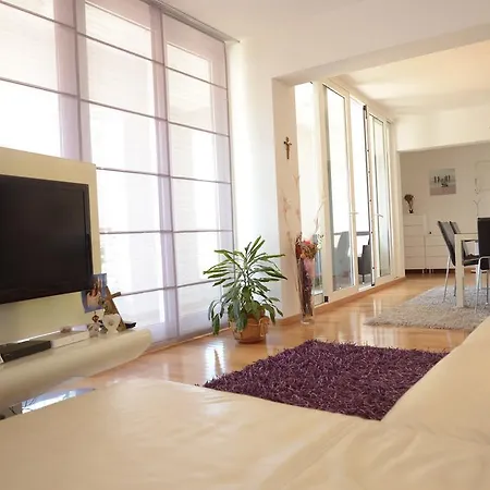 Base Bridge - Centre - Free Parking 扎达尔