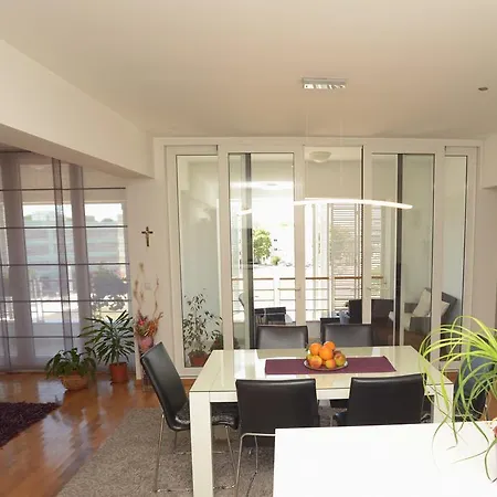 Base Bridge - Centre - Free Parking 扎达尔