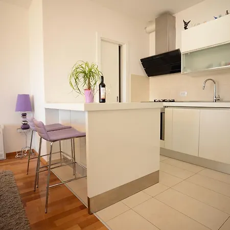 Base Bridge - Centre - Free Parking 扎达尔