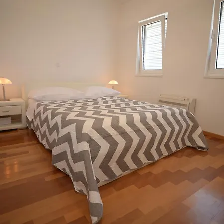 Base Bridge - Centre - Free Parking * 扎达尔