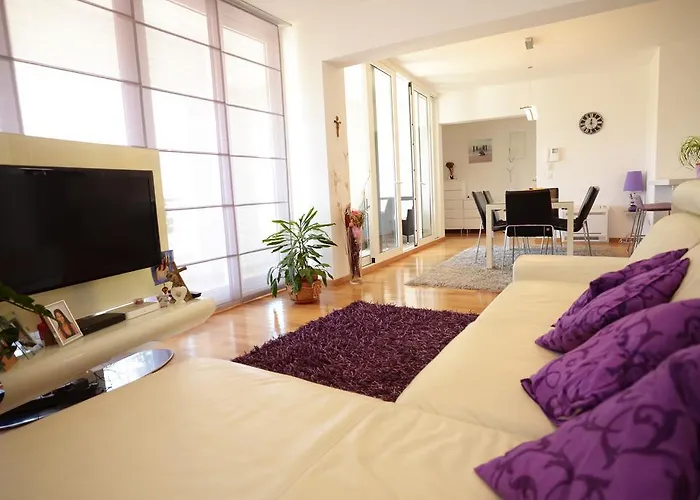 Base Bridge Apartman *