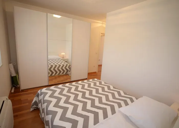 Base Bridge Apartman *