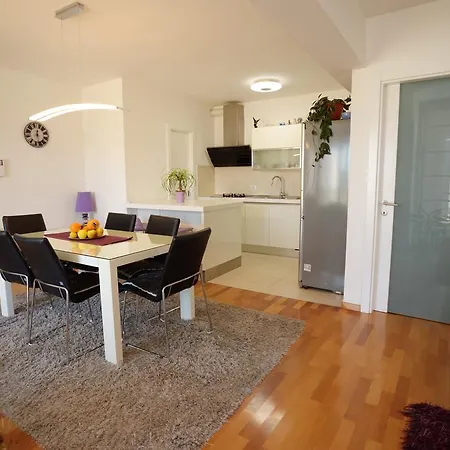 Apartman Base Bridge - Centre - Free Parking *